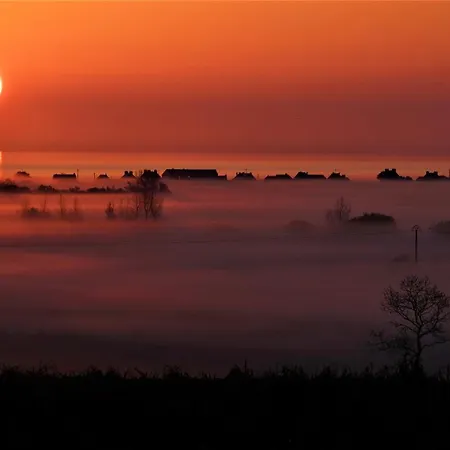 Independante Avec Vue Sur Et Marais Du Littoral, Salle De Bain Et Wc Privatifs , Kitchenette Et Terrasse Partagees