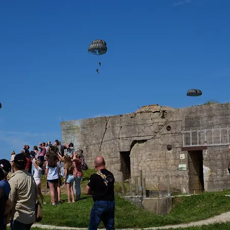Independante Avec Vue Sur Et Marais Du Littoral, Salle De Bain Et Wc Privatifs , Kitchenette Et Terrasse Partagees *