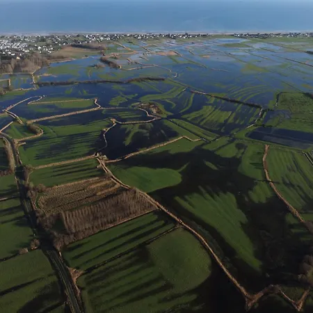 Independante Avec Vue Sur Et Marais Du Littoral, Salle De Bain Et Wc Privatifs , Kitchenette Et Terrasse Partagees
