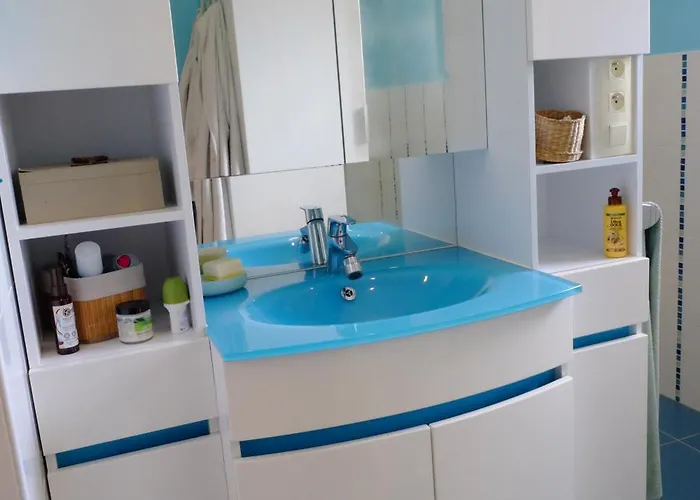 Indépendante Avec Vue Sur Et Marais Du Littoral, Salle De Bain Et Wc Privatifs , Kitchenette Et Terrasse Partagées *