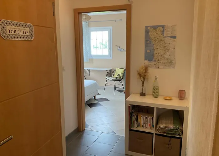 Indépendante Avec Vue Sur Et Marais Du Littoral, Salle De Bain Et Wc Privatifs , Kitchenette Et Terrasse Partagées Fontenay-sur-Mer